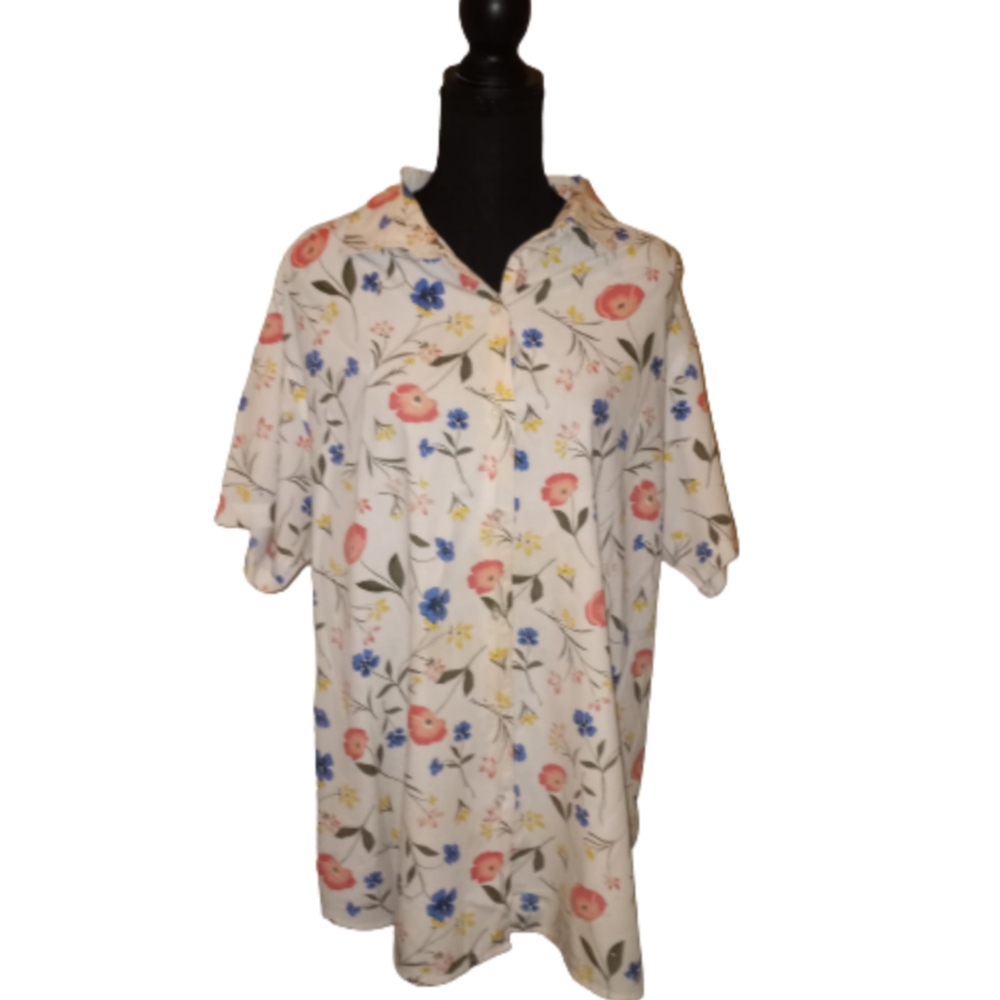 Only Necessitie Women's Plus Size Floral Print Button Down Top